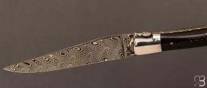  Couteau Laguiole en Aubrac 12 cm double platines laiton manche ébène et lame damas