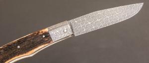 Couteau " Tony " custom de Anthony Brochier - Damas multi-barreaux torsadé et bois de cerf