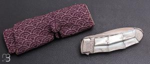      Couteau " Tou " liner-lock custom par Koji Hara - Nacre blanche