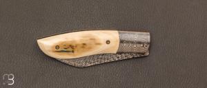  Couteau " Wharncliffe  " custom pliant par Milan Mozolic - Ivoire de mammouth et damas plume