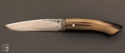 Couteau Droit corne blonde et lame forgée acier C130 de Jean Paul Sire