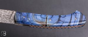Couteau " custom " par Joël Grandjean - Ivoire de mammouth bleu et lame en damas plume Zladinox