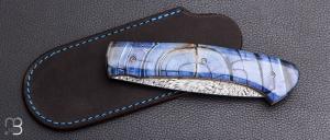 Couteau " custom " par Joël Grandjean - Ivoire de mammouth bleu et lame en damas plume Zladinox