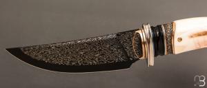    Couteau " droit custom " de Benoit Maguin - Damas de J.P Sire et Ivoire de phacochère