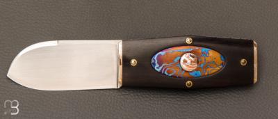   Couteau  " galet de poche " pliant par Bastien Toubhans - Atelier Beau Merle - Corne de buffle et mokume